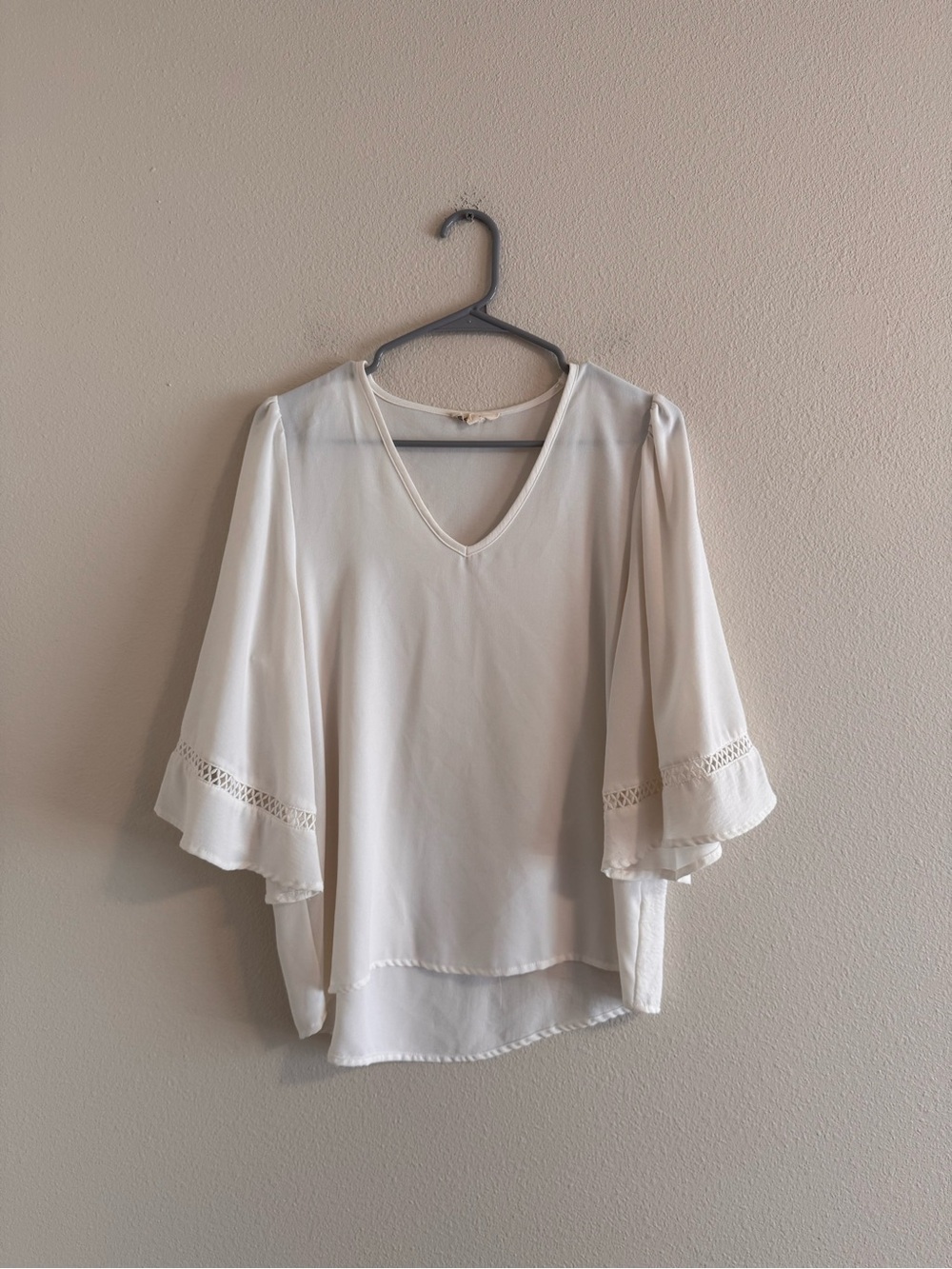 Gilli Cream V-Neck Bell Sleeve Blouse